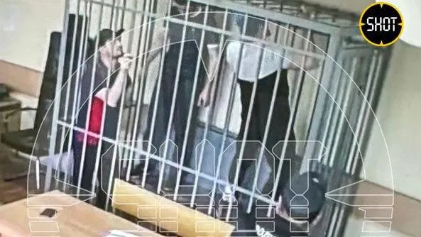 В Подмосковье опасные грабители пытались разгромить клетку в зале суда
