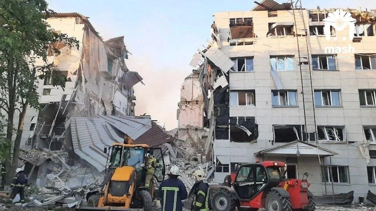 Ад в Старобельске: опубликованы жуткие кадры разрушенного колледжа