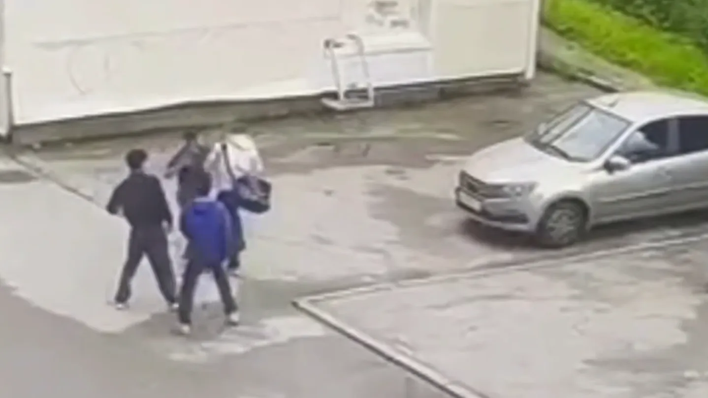 Семью из Азербайджана депортировали после драки их 13-летнего сына в Петербурге