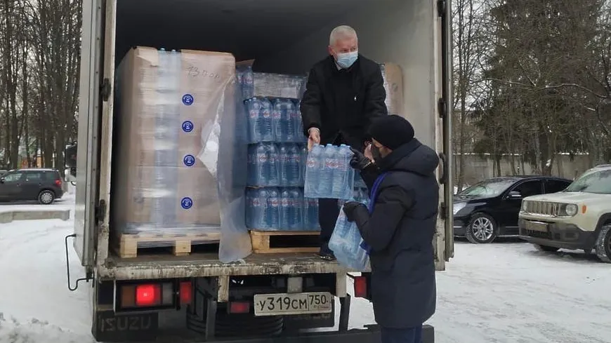 Депутат Мособлдумы передал 1 тонну питьевой воды в городскую больницу Подольска