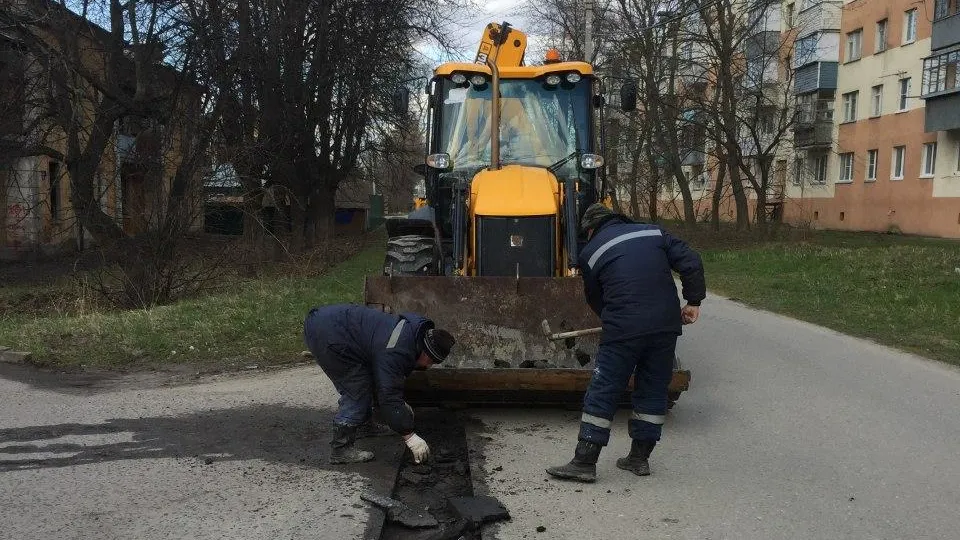 Более 5,2 тыс ям заделали во дворах Подольска с марта
