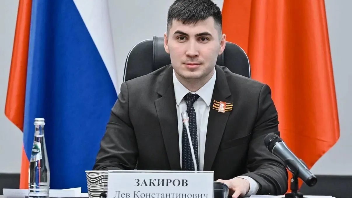 Депутат Мособлдумы Лев Закиров предложил запретить укладывать асфальт в дождь