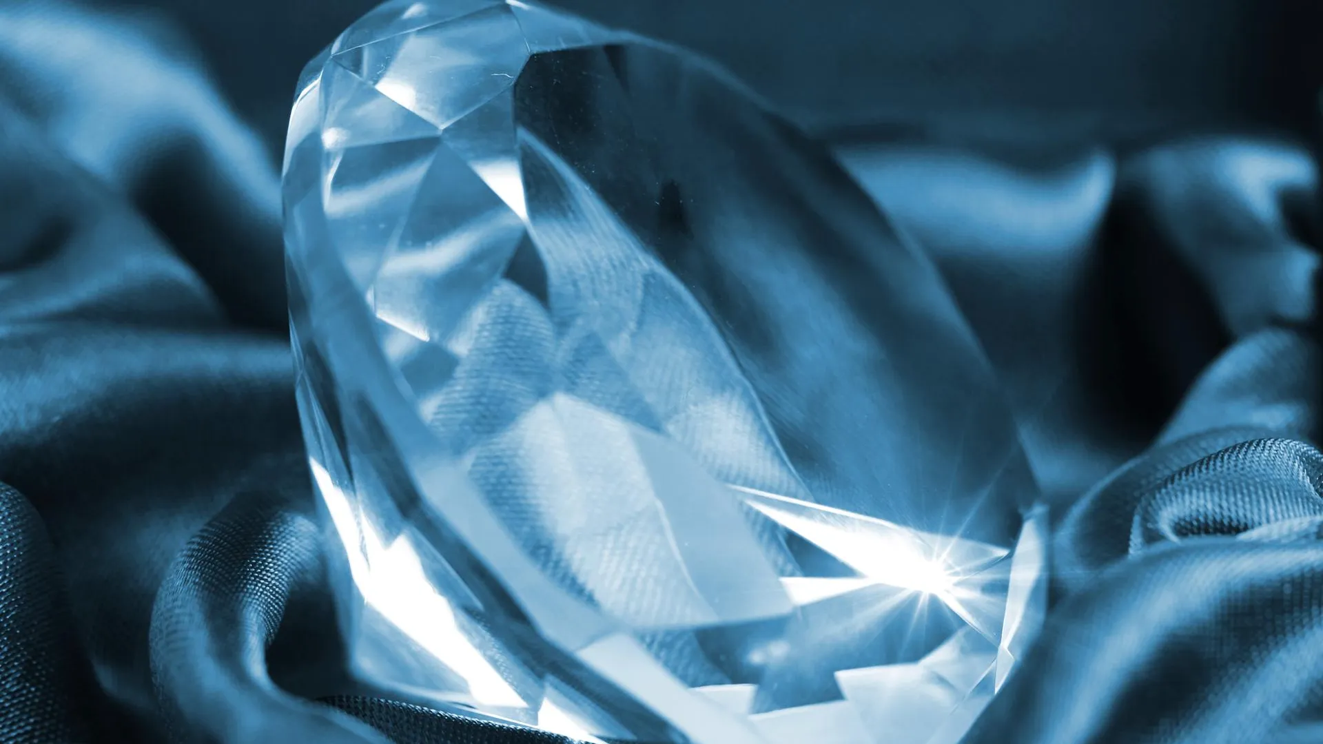 FT: De Beers не может продать запасы алмазов на 2 млрд долларов