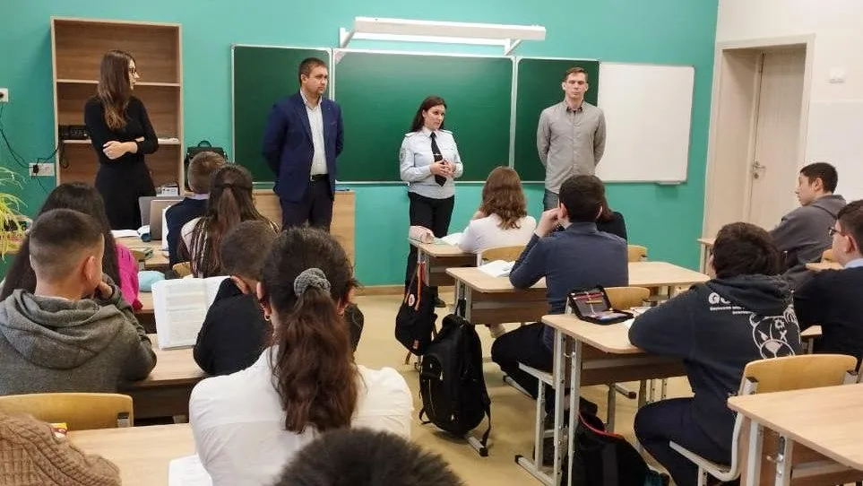 Ученикам школ Мытищ рассказали о правилах поведения на железной дороге