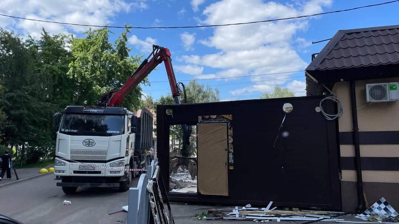 Еще две несанкционированные торговые палатки снесли в Видном Ленинского округа