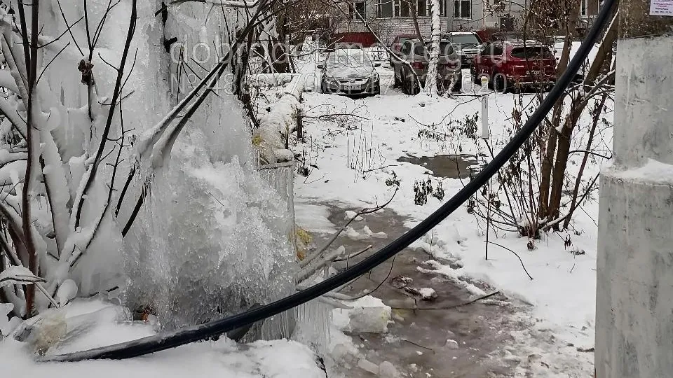 Повреждение на сети централизованного водоснабжения устранили в микрорайоне Заря Балашихи