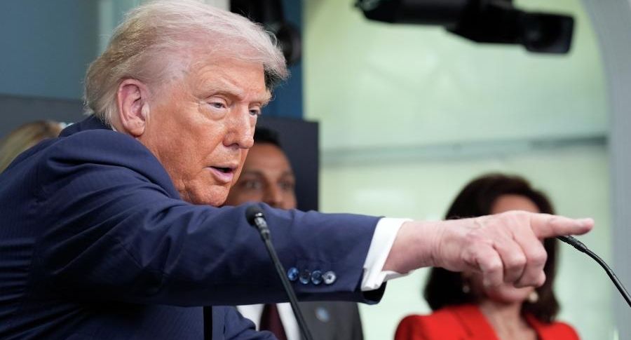 Стрелявшим на встрече с Трампом оказался 31-летний учитель из Калифорнии