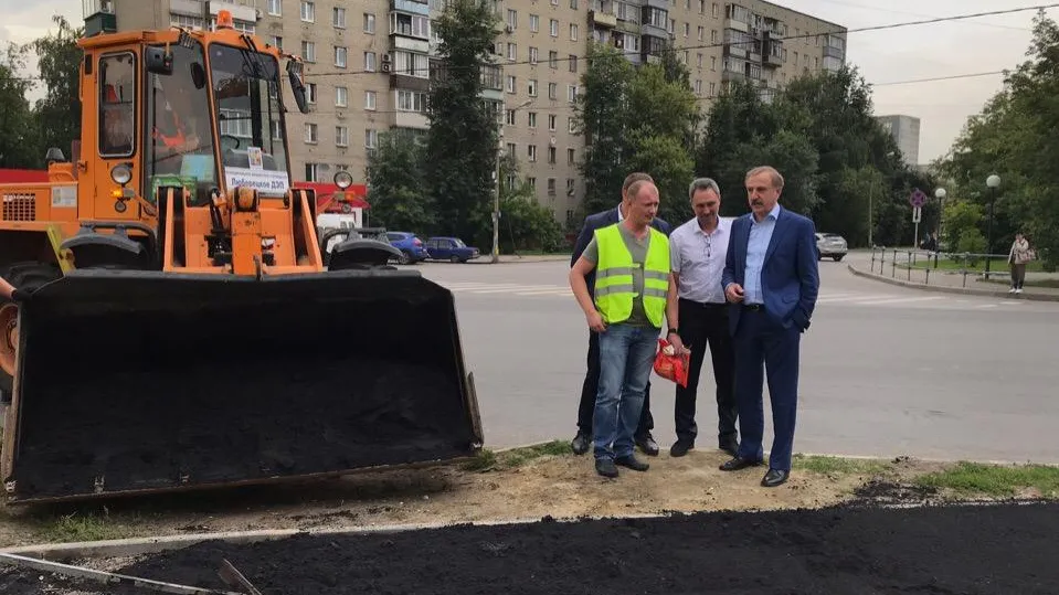 Тротуар отремонтировали на перекрестке Инициативной улицы в Люберцах