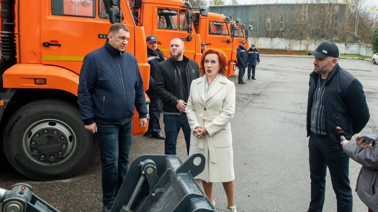 Автопарки двух основных ресурсоснабжающих предприятий Истры пополнили 5 единиц спецтехники