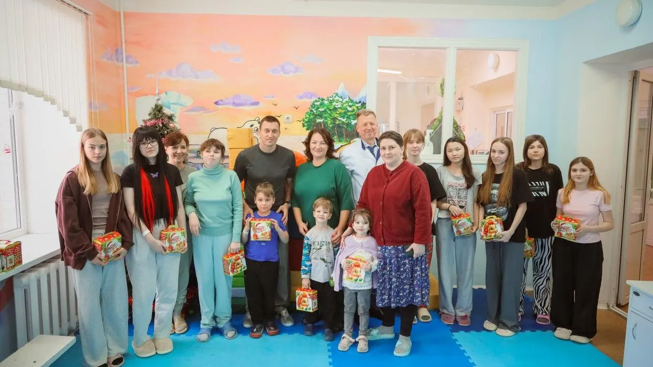 Сладкие подарки передал депутат Мособлдумы детям, проходящим лечение в Сергиево-Посадской больнице