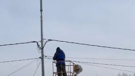 На проспекте Борзова в Шатуре устанавливают новогоднюю иллюминацию
