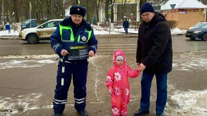 Пешеходам в Красногорске напомнили о пользе световозвращателей