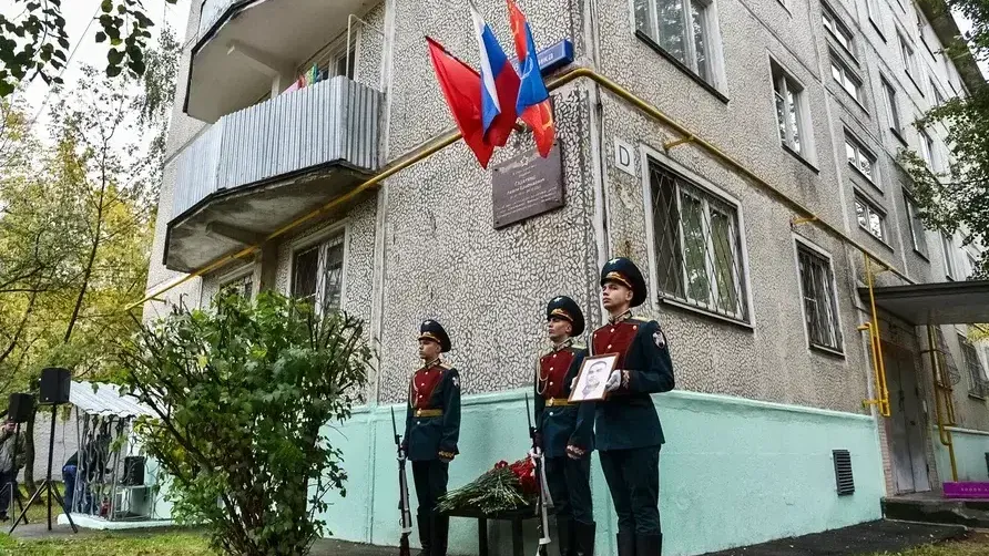 Мемориальную доску участнику СВО Левону Газарянцу открыли в Балашихе