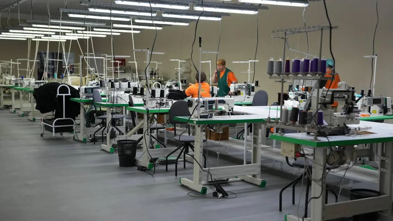 Мантуров посетил трикотажную мануфактуру в Красногорске