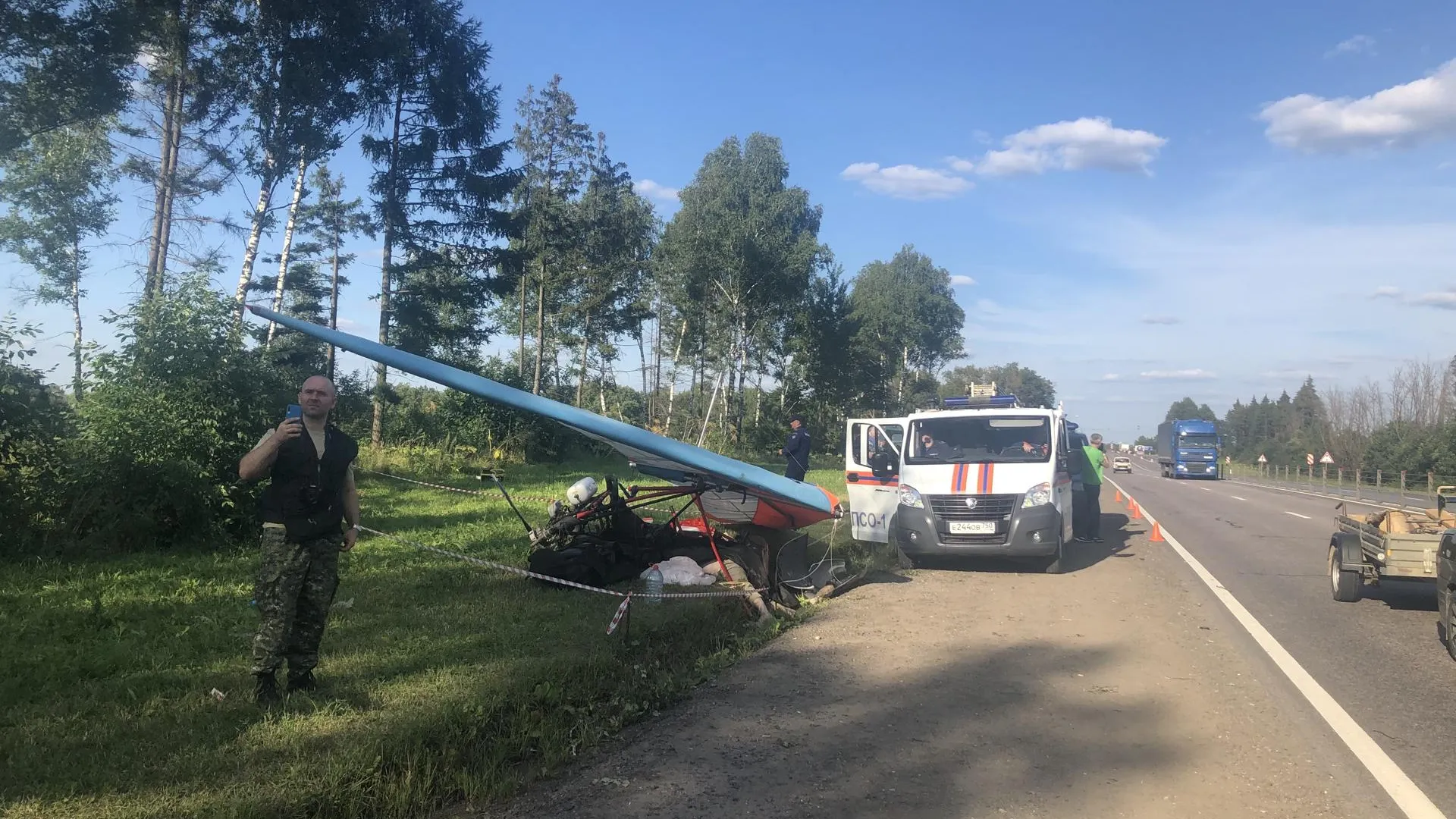 В МЧС подтвердили смерть пострадавшего при жесткой посадке мотодельтаплана в Подмосковье