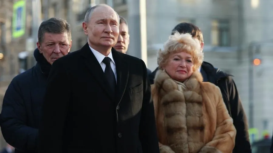 Путин и Нарусова почтили память первого мэра Петербурга Анатолия Собчака