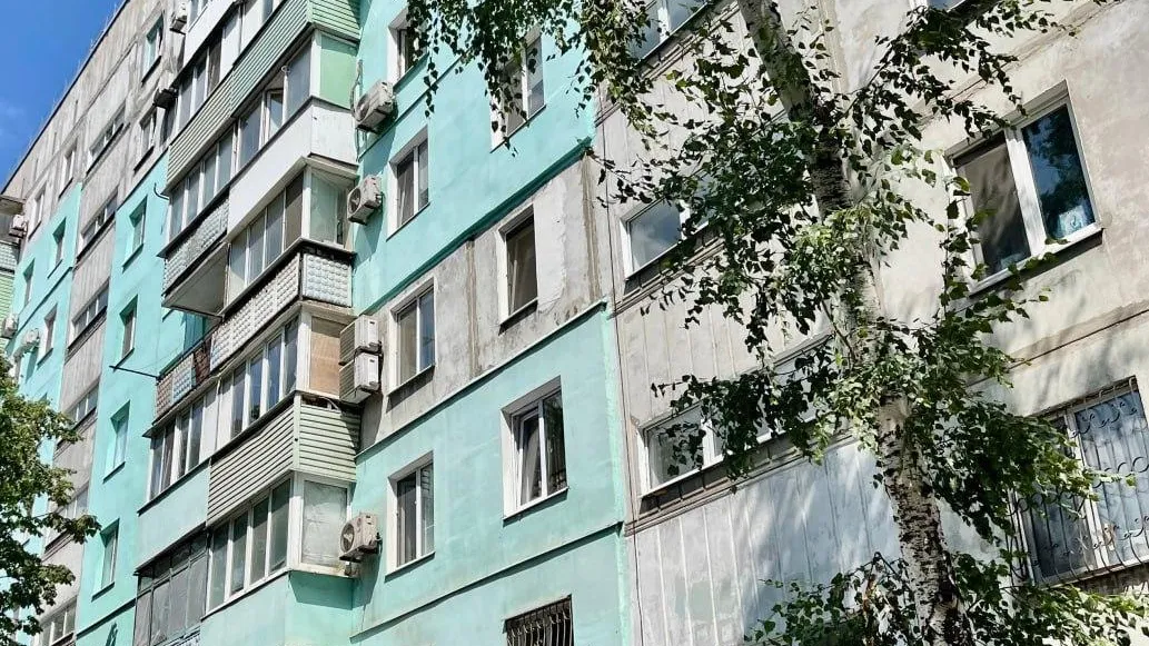 Подмосковные строители завершили ремонтно‑восстановительные работы дома в Мариуполе