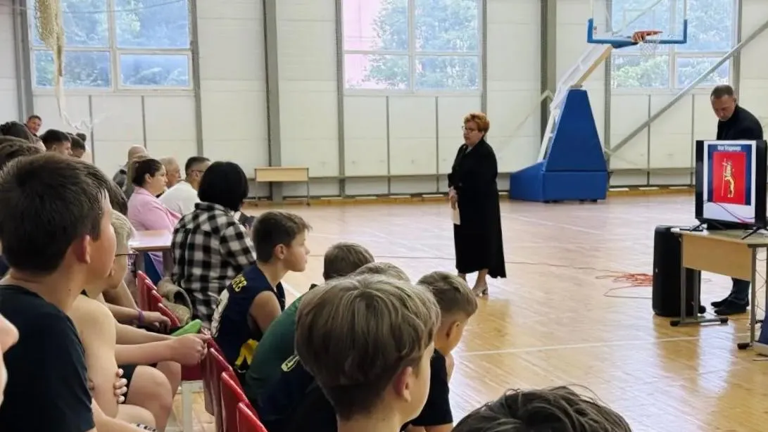 В Химках провели мероприятие ко Дню флага России