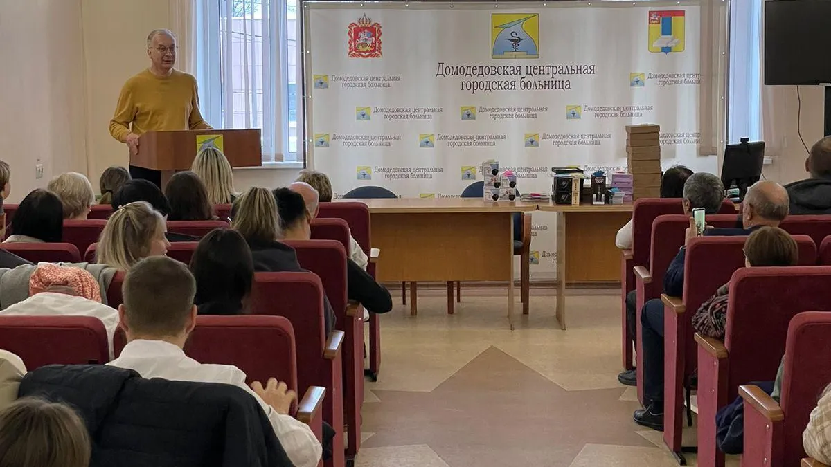 Главный врач Домодедовской больницы Осипов встретился с молодыми специалистами