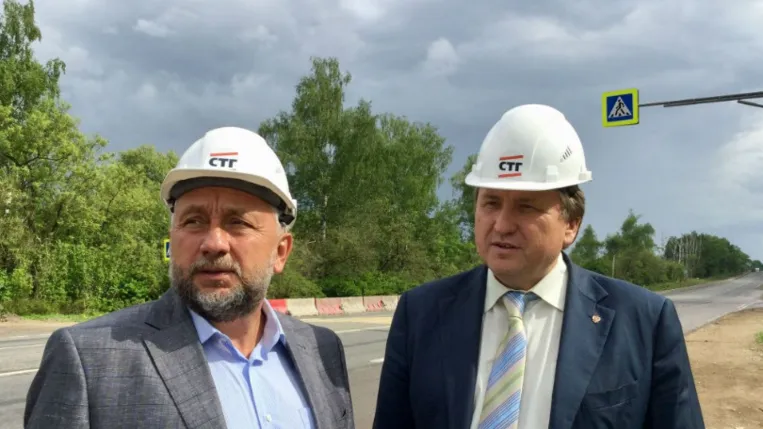 Депутат Мособлдумы проверил ход капремонта участка Каширского шоссе в Домодедове