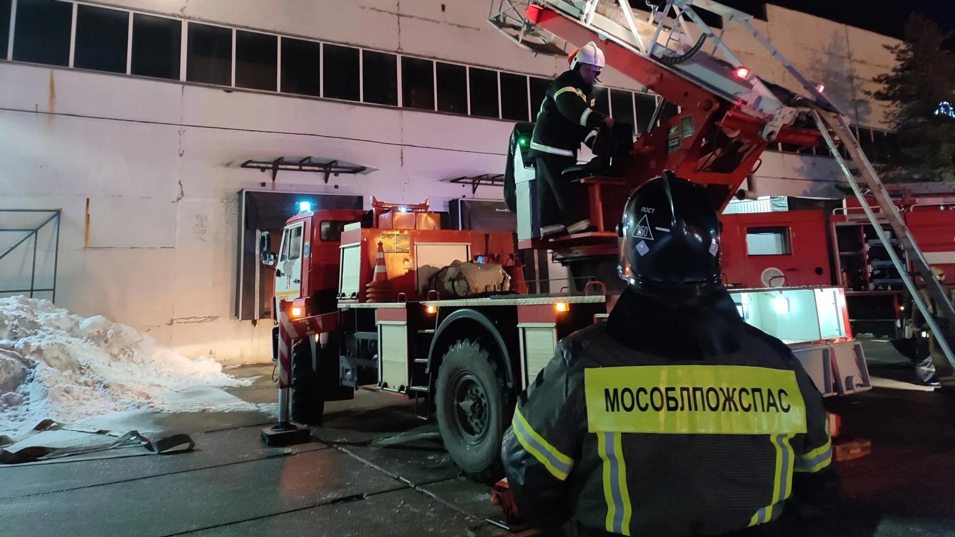 Спасатели потушили условный пожар на предприятии по производству мебели в Орехово‑Зуеве