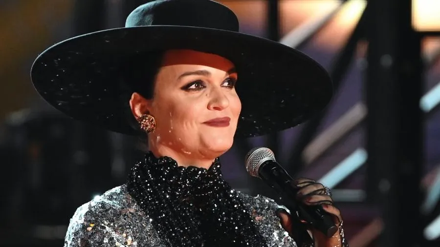 Слава на месяц приостановила карьеру после срыва концерта