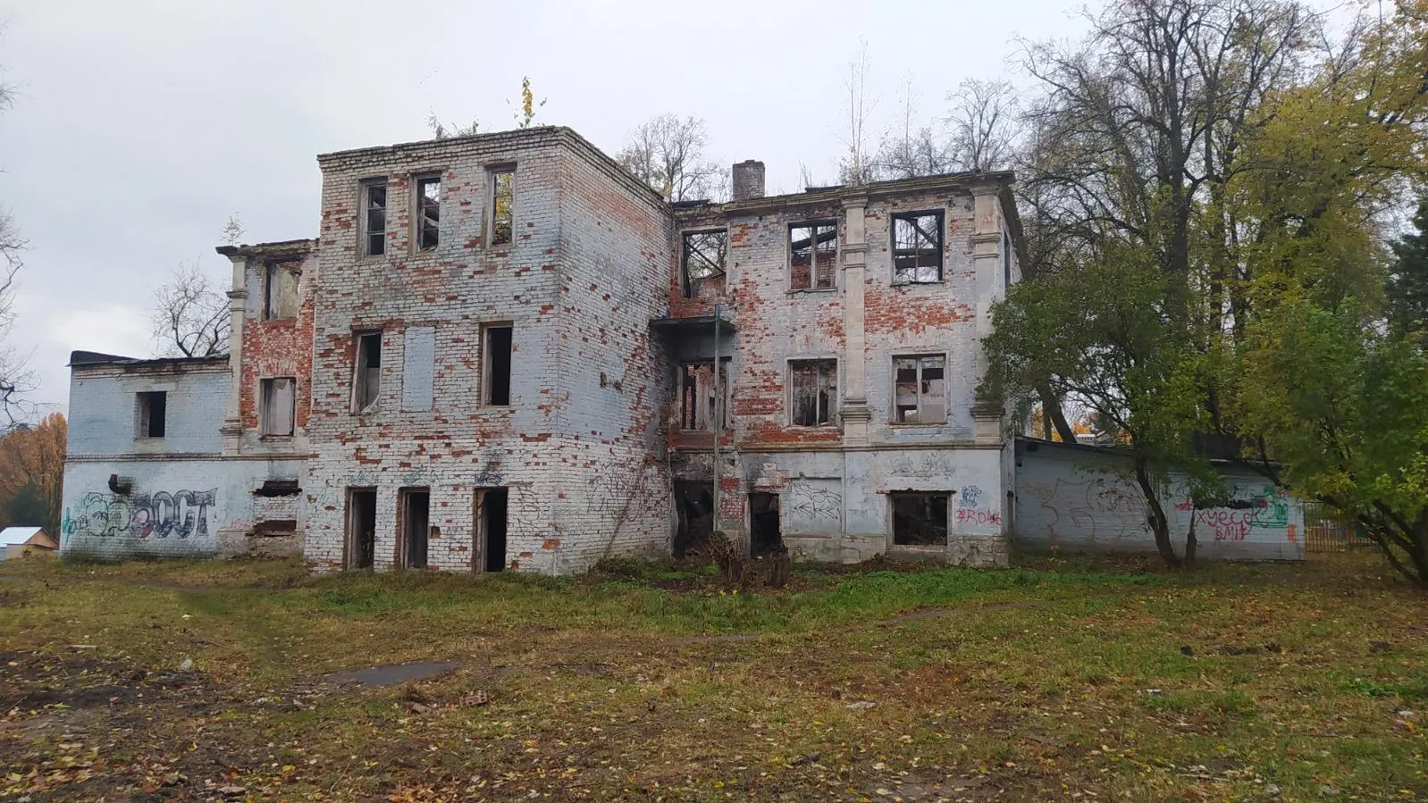 Главный дом усадьбы Лапино‑Спасское в Королеве находится в аварийном состоянии — эксперты