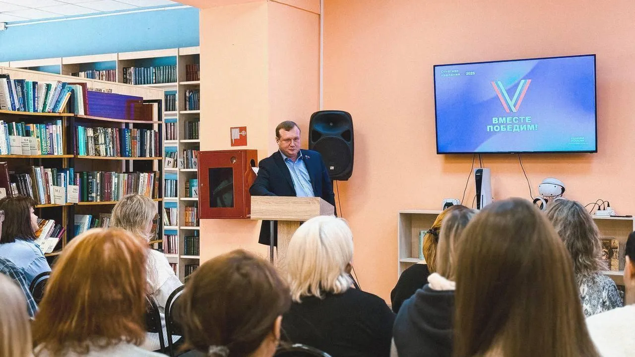 Депутат Мособлдумы в Луховицах рассказал женам бойцов СВО о мерах поддержки