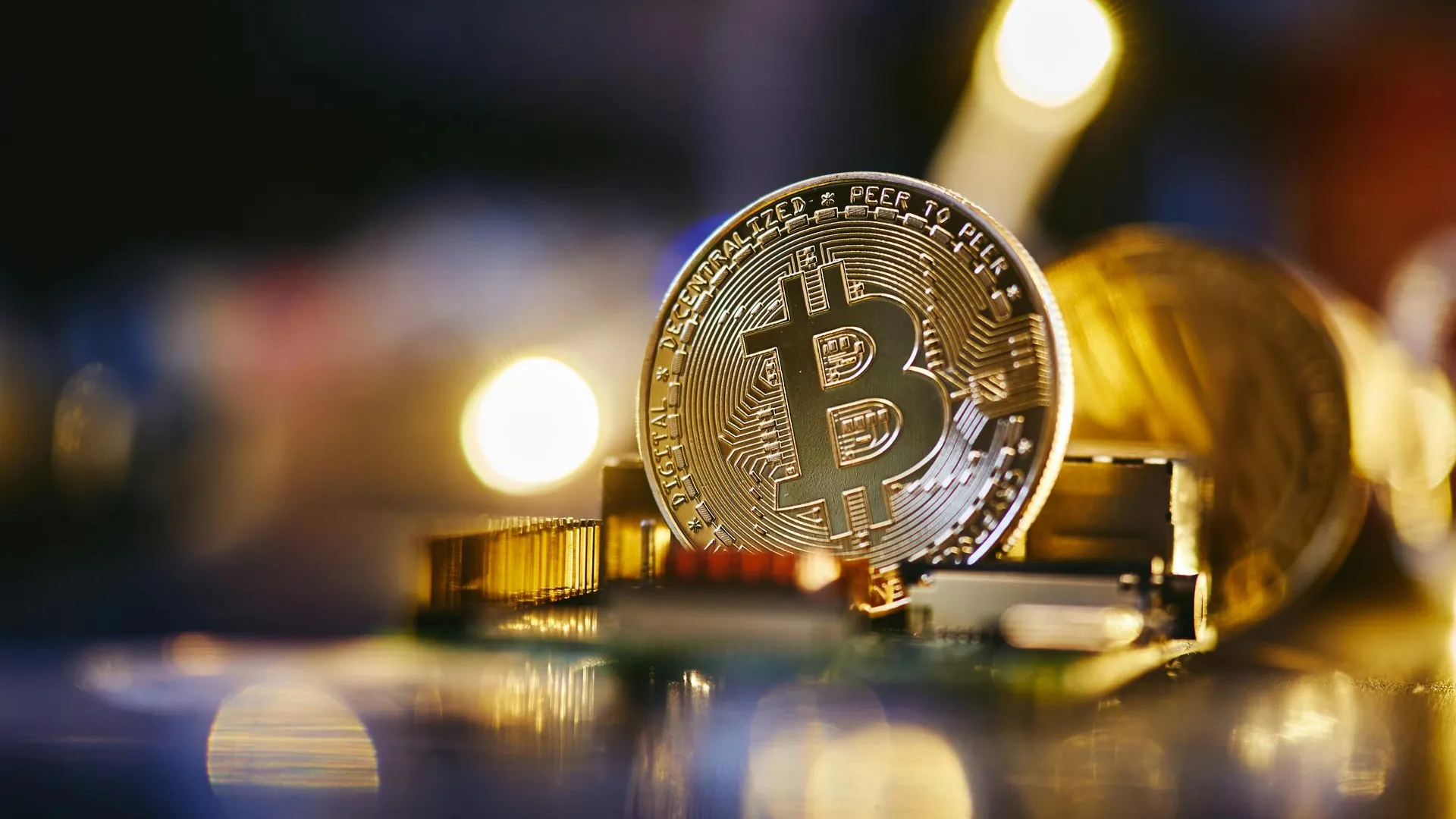 Биткоин подешевел на 25% после подорожания до 100 000 долларов
