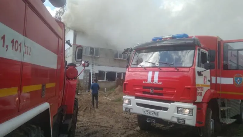 Пожар произошел в строении в Сергиево‑Посадском округе
