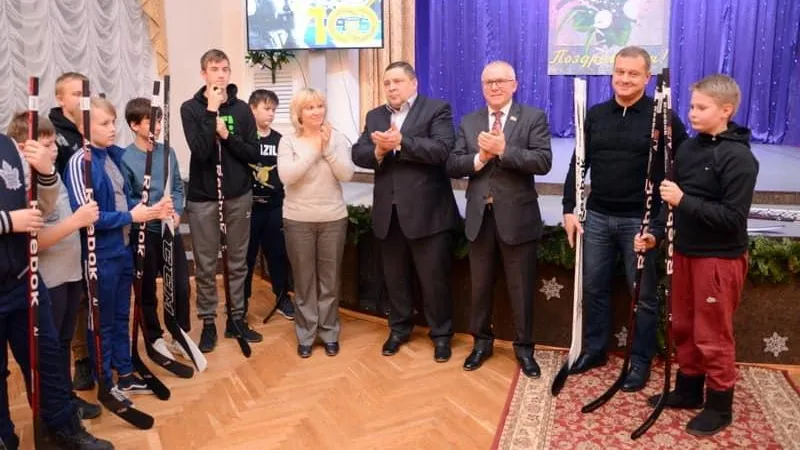 В Воскресенске отметили юбилей заслуженного хоккейного тренера Николая Эпштейна