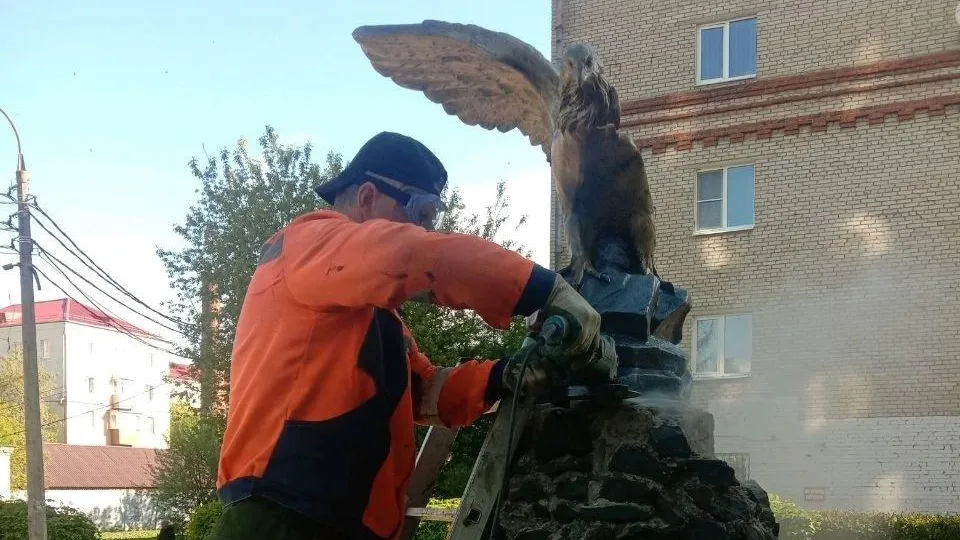 В Подольске демонтировали фигуру орла после нападения вандалов