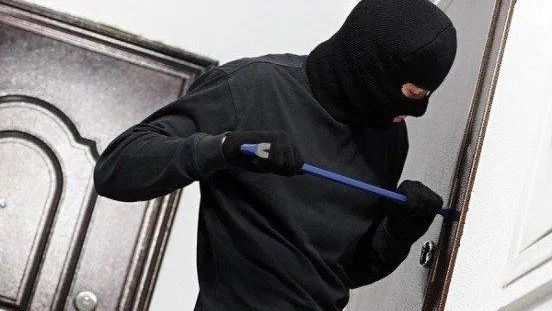 Жителям Подмосковья напомнили, как обезопасить квартиру от воров на праздниках