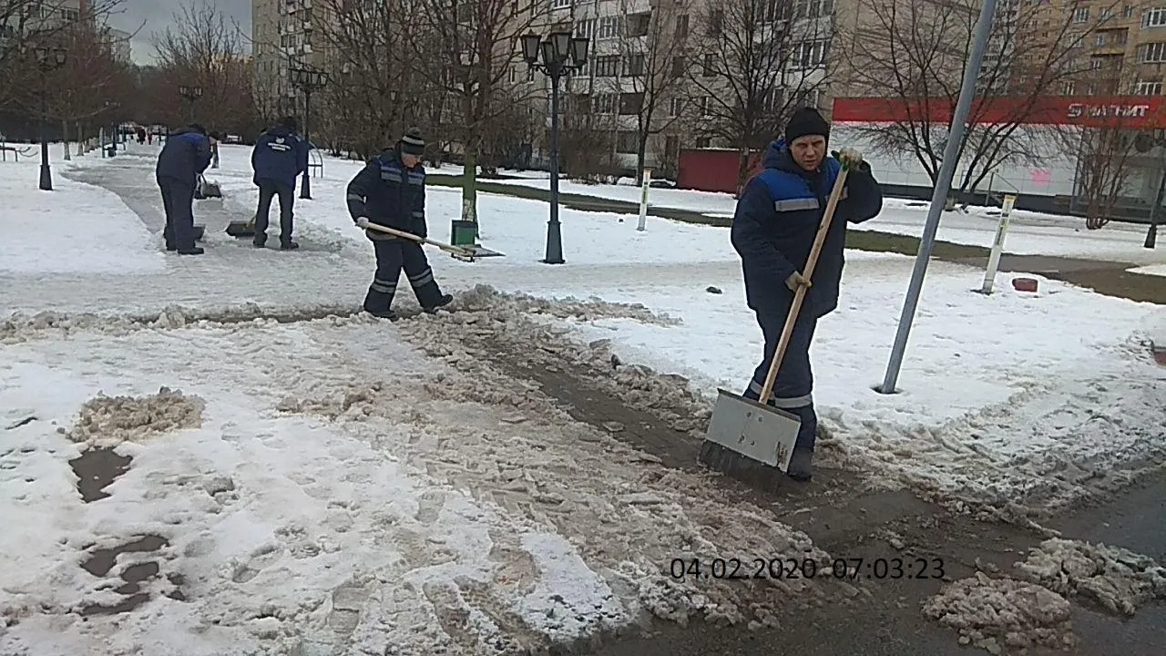 Тротуар на Заречной улице Балашихи очистили от наледи по просьбе жительницы