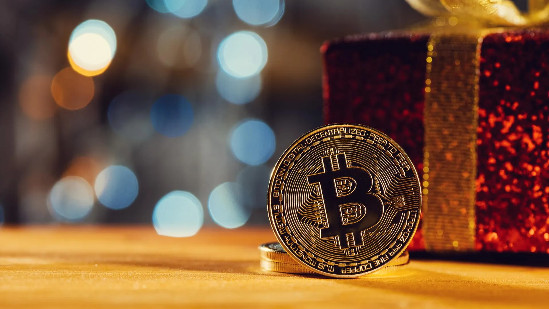 Обновил очередной рекорд: биткоин подорожал до 98,2 тыс долларов