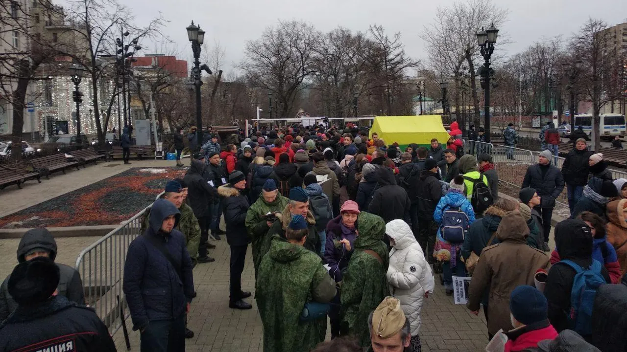 Шествие в память о Маркелове и Бабуровой началось в Москве