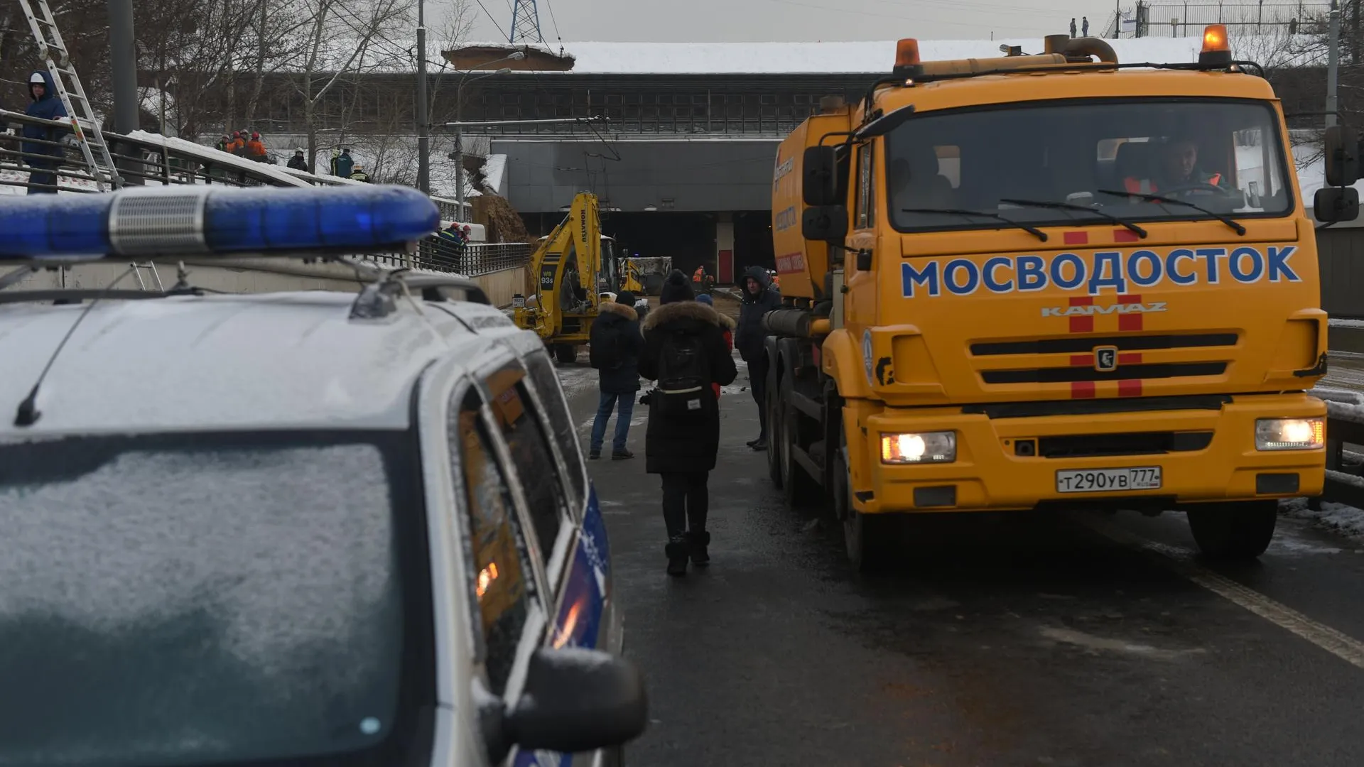 ГИБДД призвала водителей к внимательности при движении в районе Тушинского тоннеля