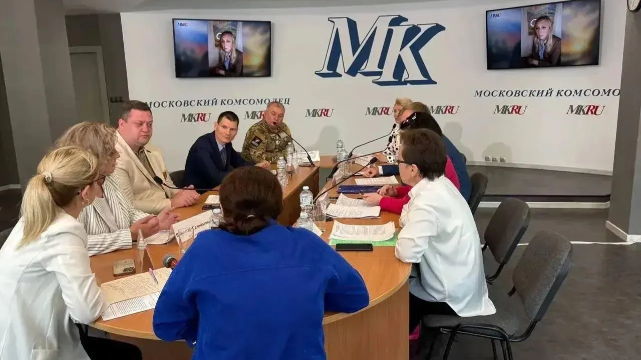 Депутаты Химок обсудили контрактную службу на круглом столе