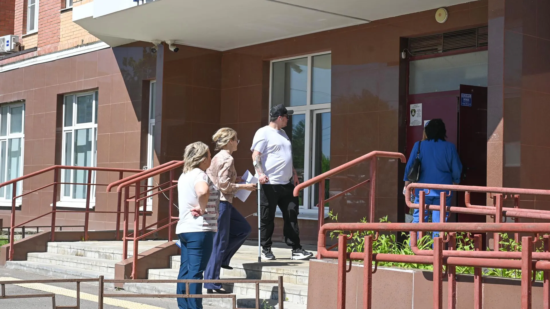 Ветераны СВО проверили доступность безбарьерной среды в Видном