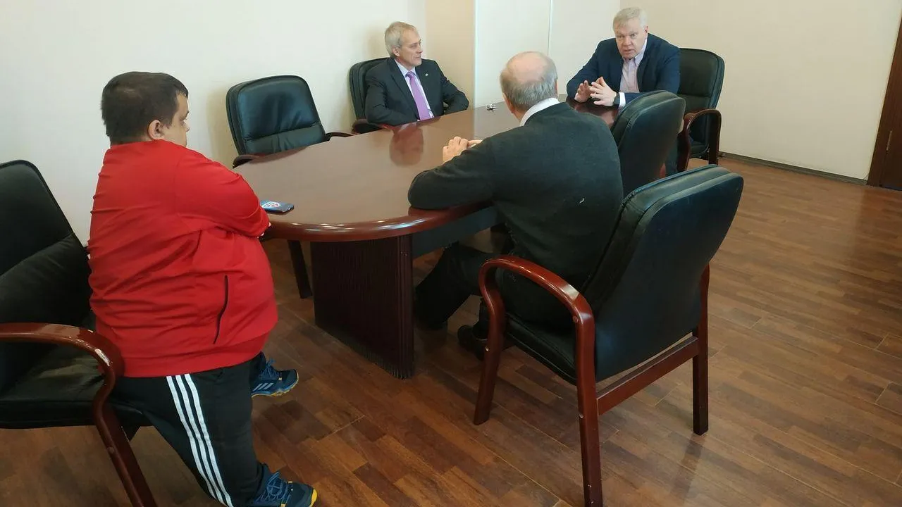 Развитие волейбола сидя обсудили в Воскресенске