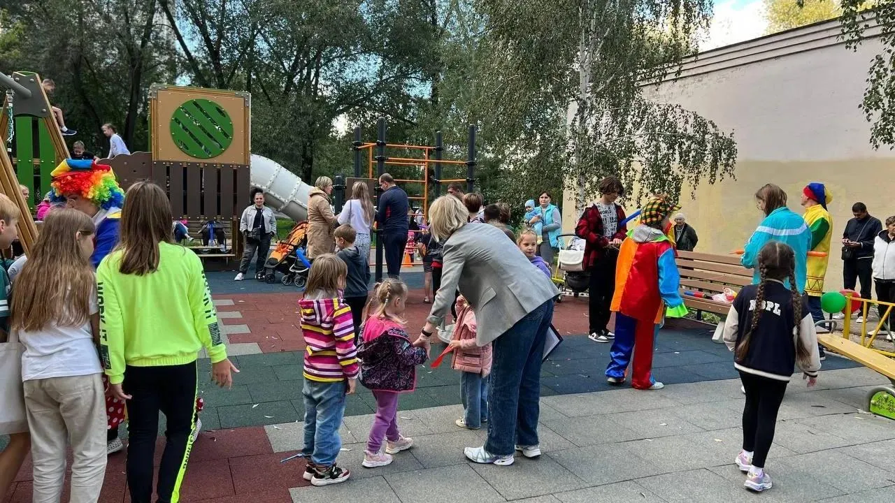 Новую детскую игровую площадку открыли в мкрн Климовск Подольска