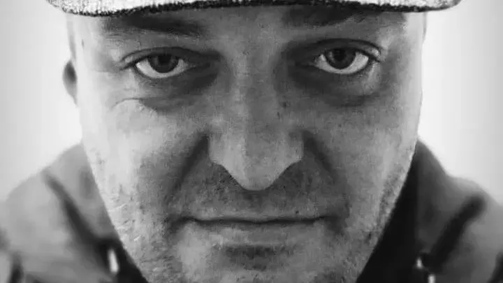 Умерший басист «Кукрыниксов» Оганян 3 года мучился из-за болезни рук
