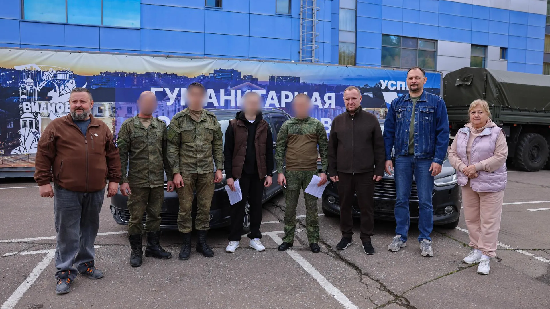 Из Ленинского округа отправили бойцам два автомобиля и гуманитарный груз