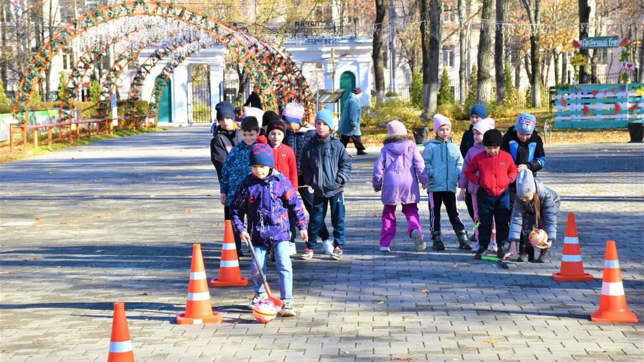 Около 80 парков Подмосковья подготовили мероприятия для школьников в каникулы