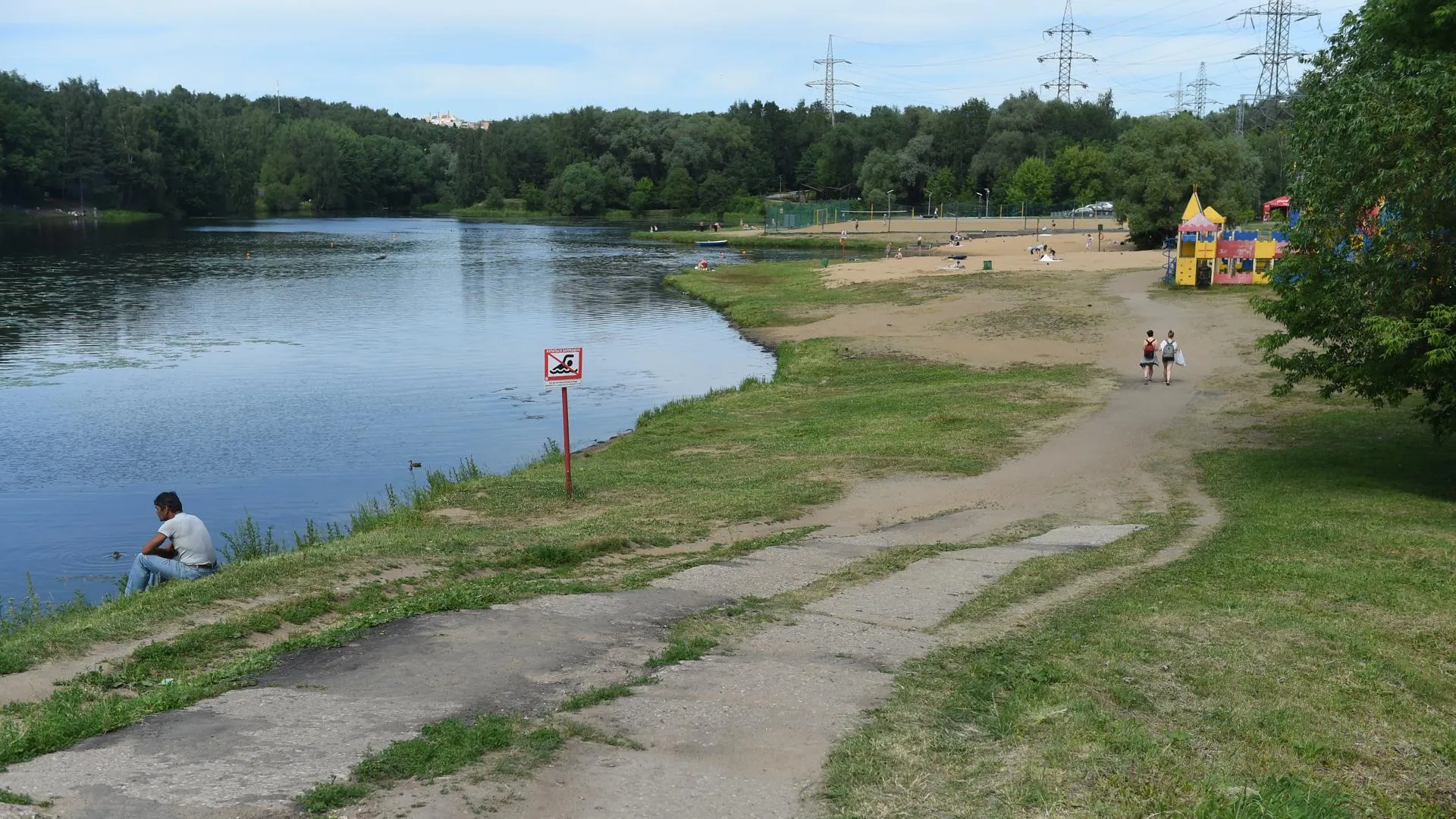 В Химкинском водохранилище спасли мужчину