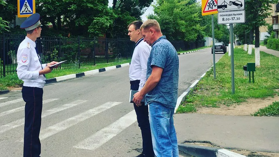 Сотрудники ГИБДД проверяют готовность дорог в Жуковском к новому учебному году