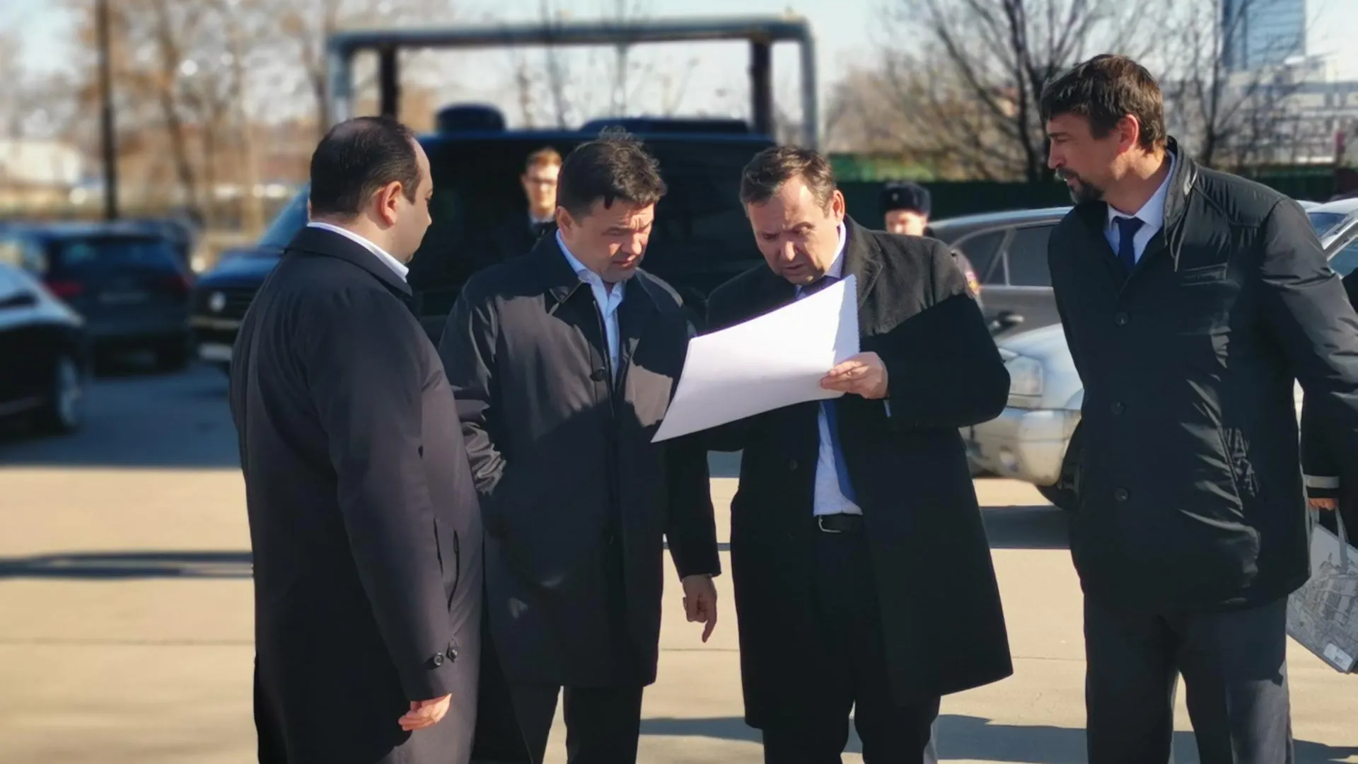 Воробьев проинспектировал планируемое место для строительства новой дороги в Химках