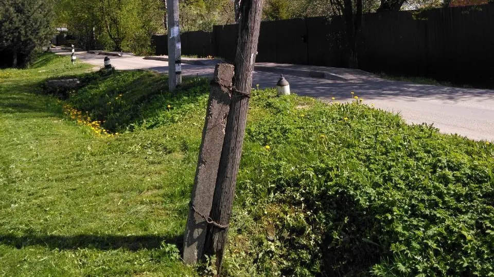 Два аварийных столба электропередачи убрали в микрорайоне Салтыковка Балашихи