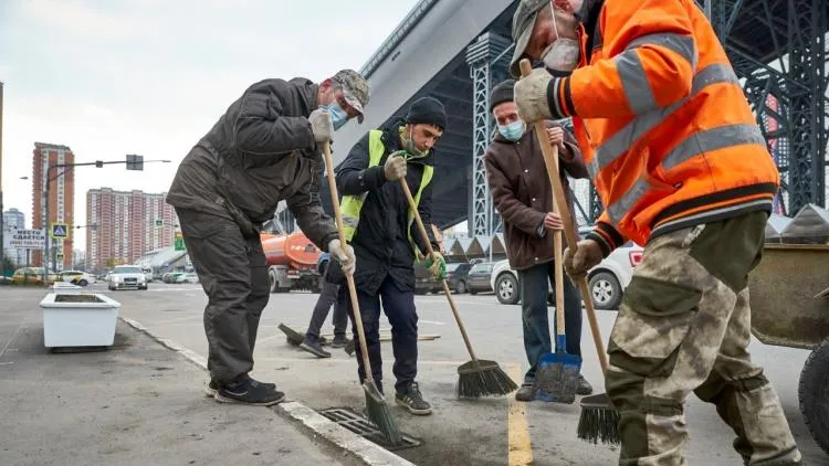 Более 130 км дорог в Красногорске привели в порядок за два дня в рамках весенней уборки