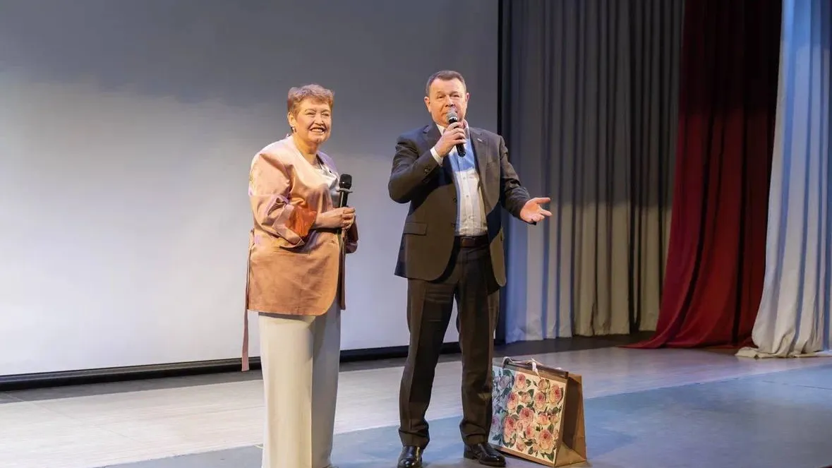 В Жуковском юбилей отметила руководитель театра «ШЭСТ» Елена Жихарева